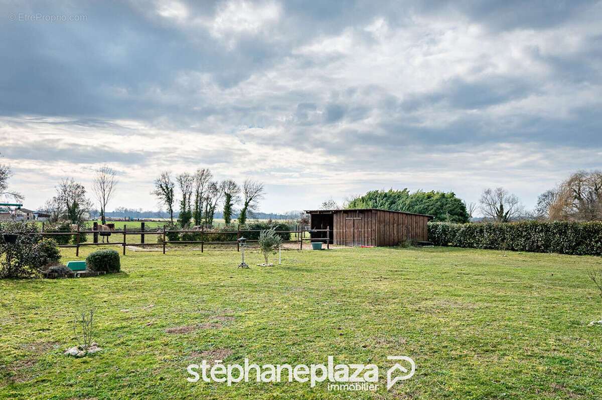 Maison à NEGREPELISSE