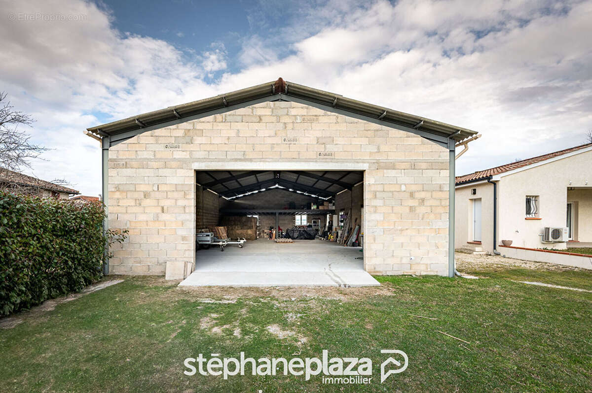 Maison à NEGREPELISSE