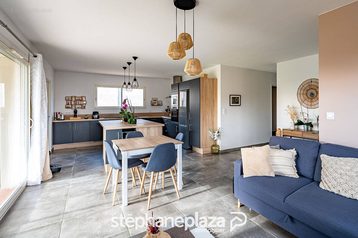 Maison à NEGREPELISSE