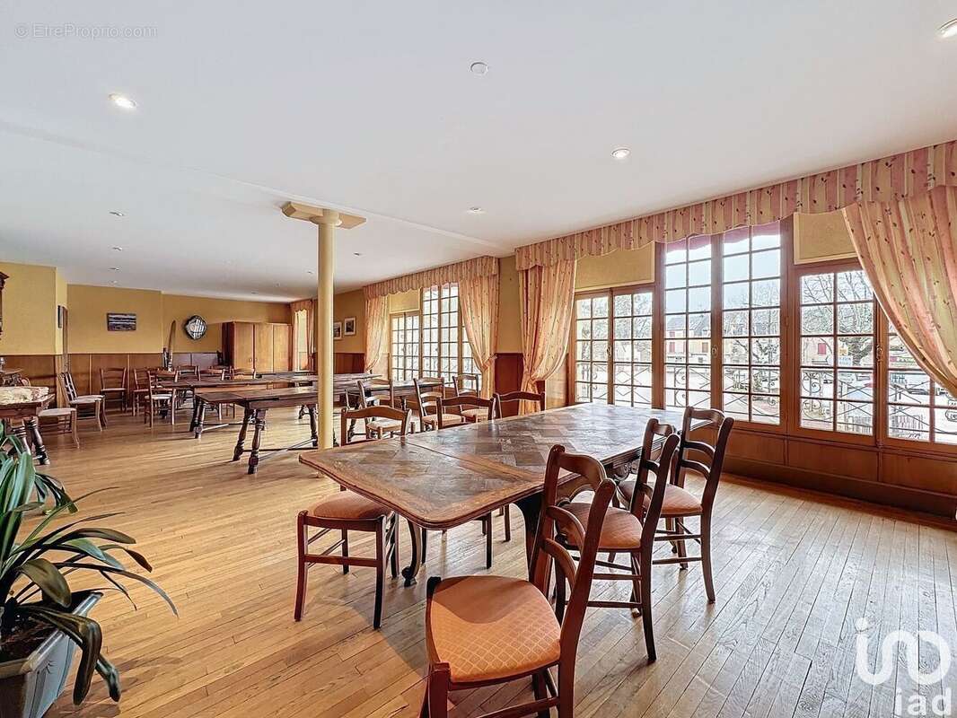 Photo 8 - Commerce à QUARRE-LES-TOMBES