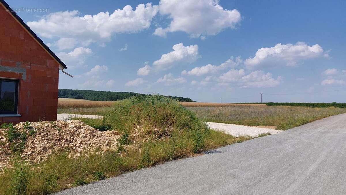 Terrain à BRECY