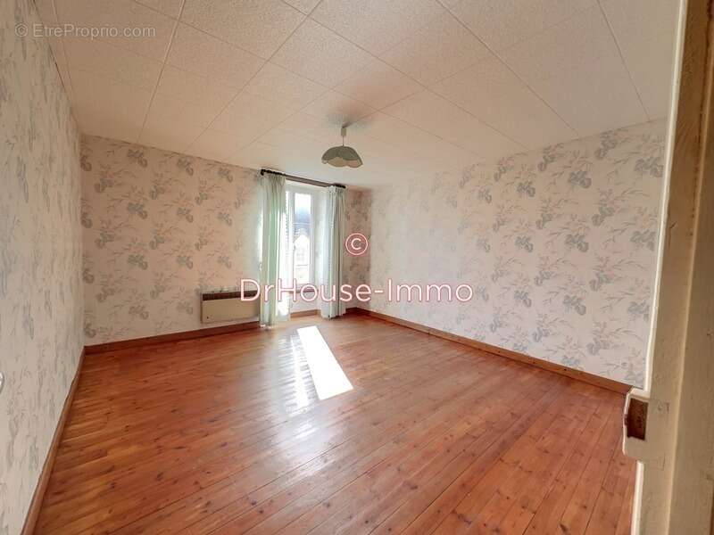 Maison à SAINT-COSME-EN-VAIRAIS