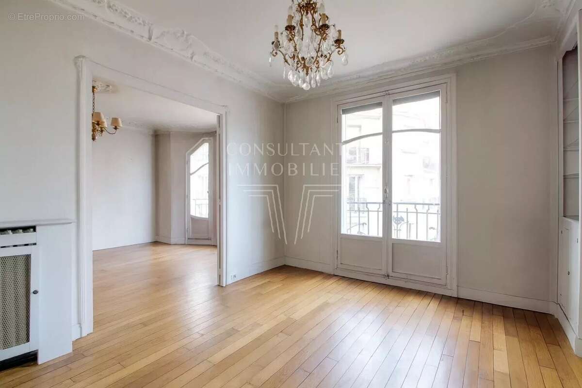 Appartement à PARIS-16E