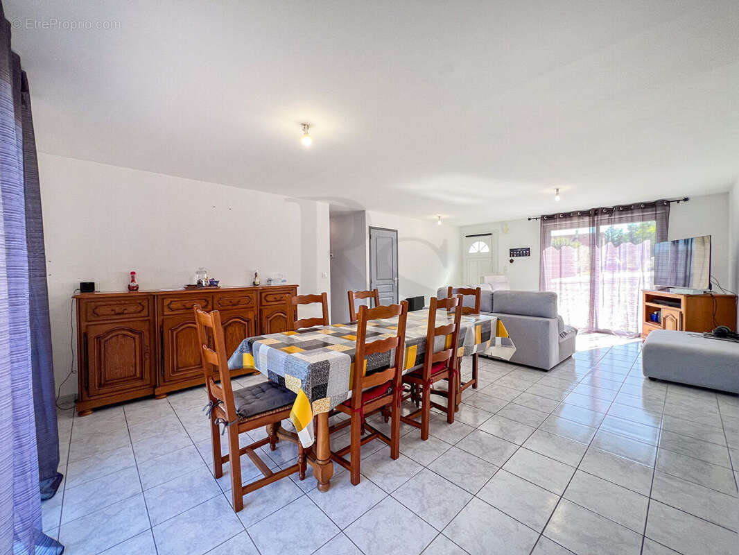 Maison à SAINT-PIERRE-DU-REGARD