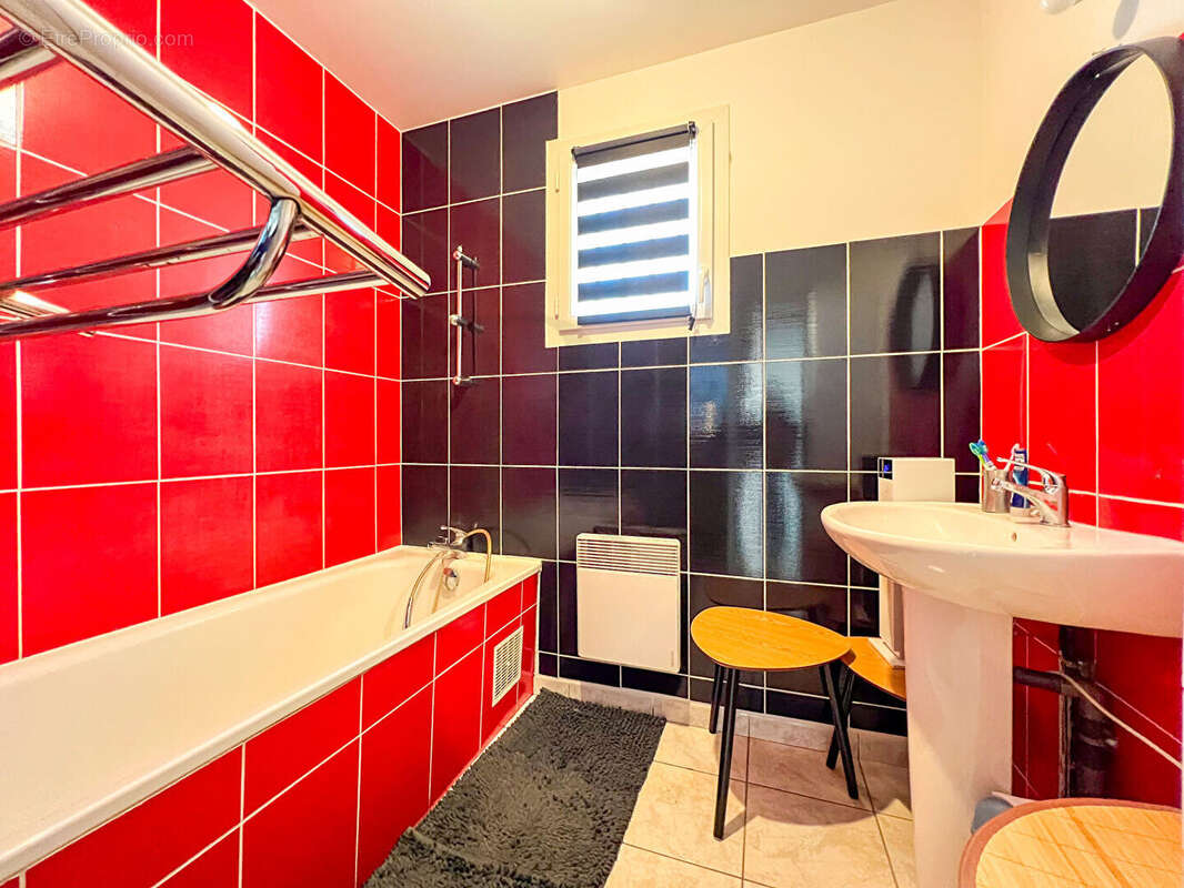 Maison à SAINT-PIERRE-DU-REGARD