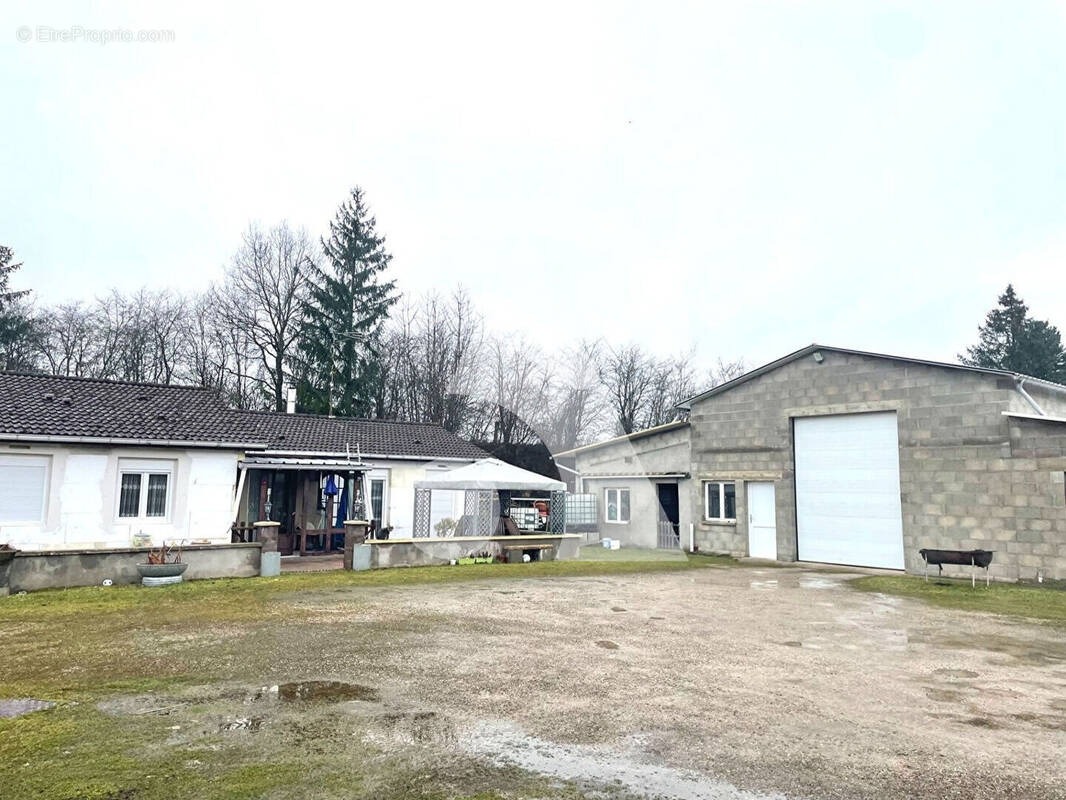 Maison à NEUFCHATEAU