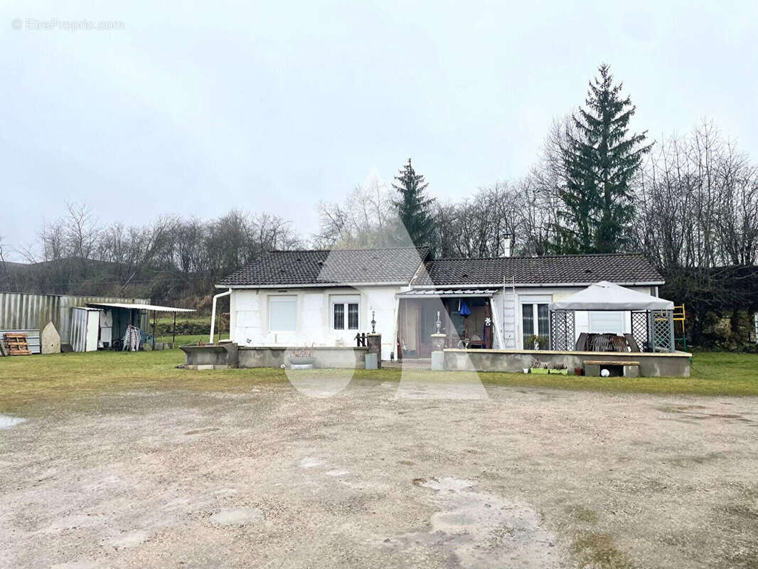 Maison à NEUFCHATEAU