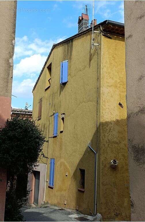 Appartement à SILLANS-LA-CASCADE