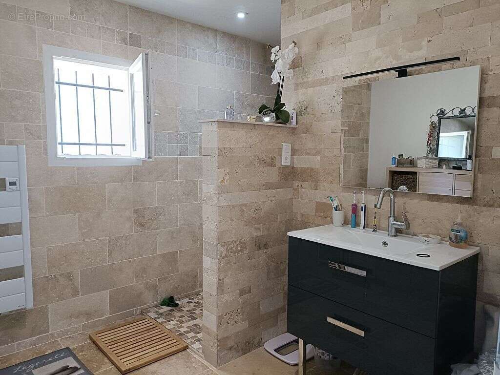 Maison à FOX-AMPHOUX