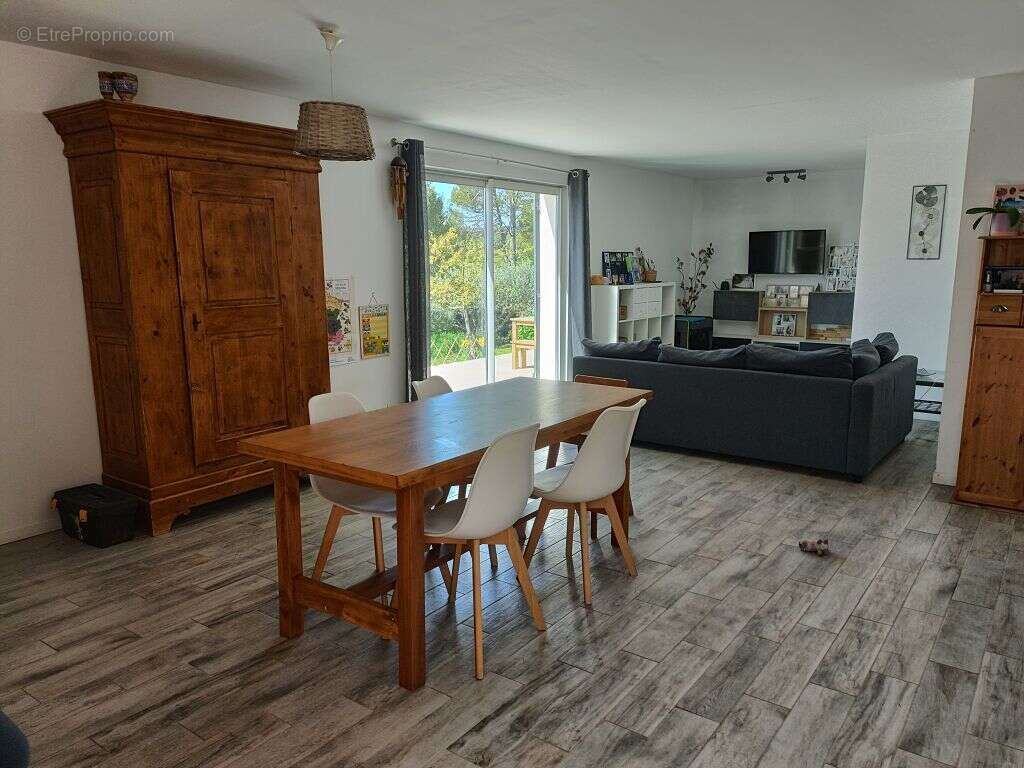 Maison à FOX-AMPHOUX