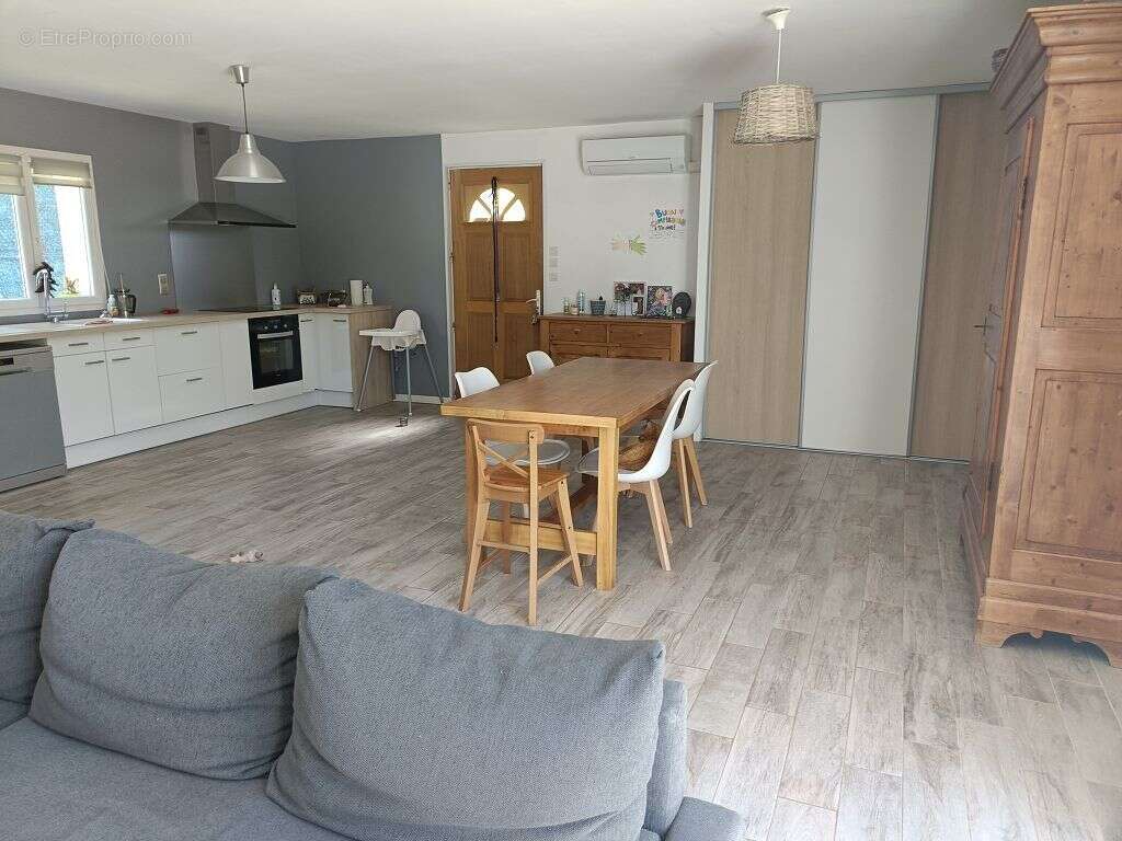 Maison à FOX-AMPHOUX