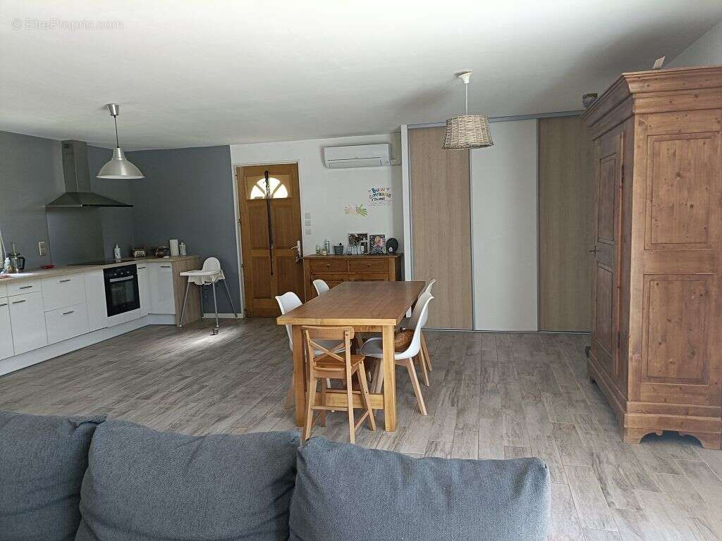 Maison à FOX-AMPHOUX