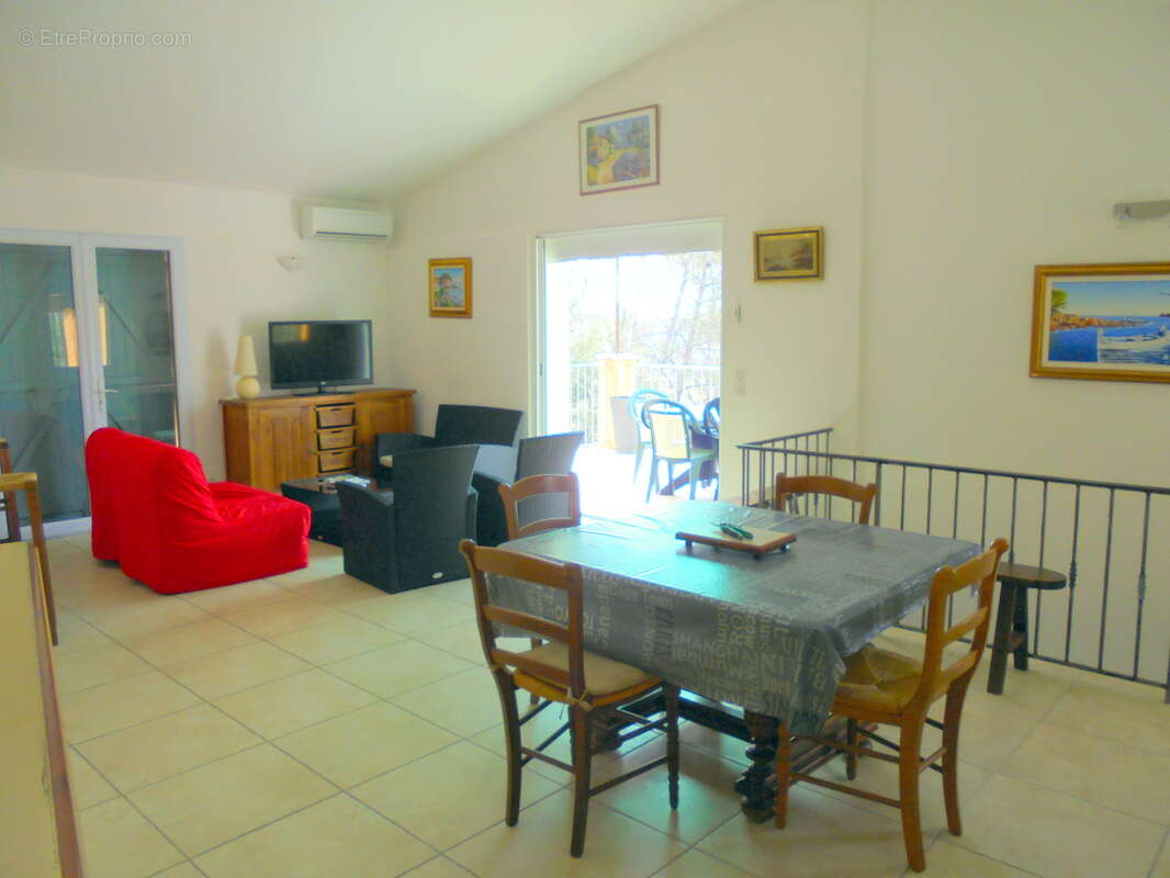 Maison à ENTRECASTEAUX