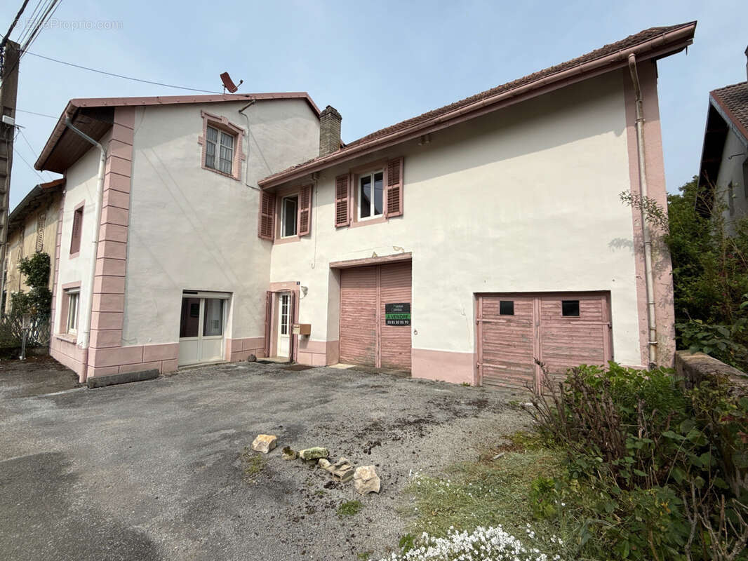 Maison à MONTECHEROUX