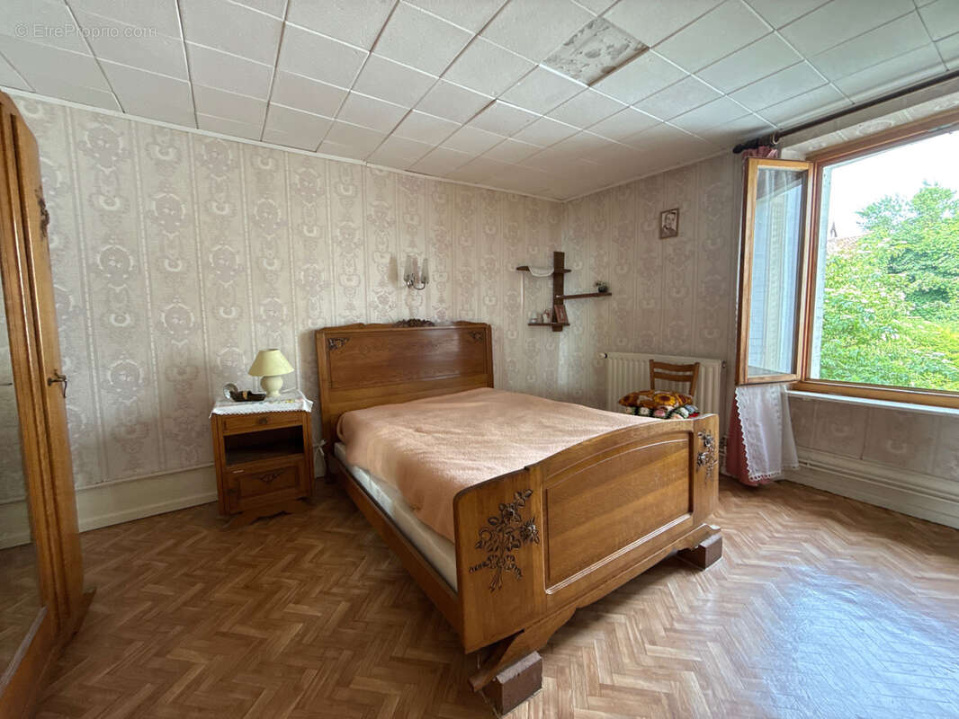 Maison à MONTECHEROUX