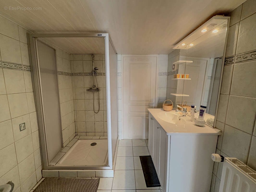 Maison à MONTECHEROUX