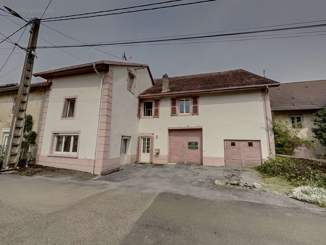 Maison à MONTECHEROUX