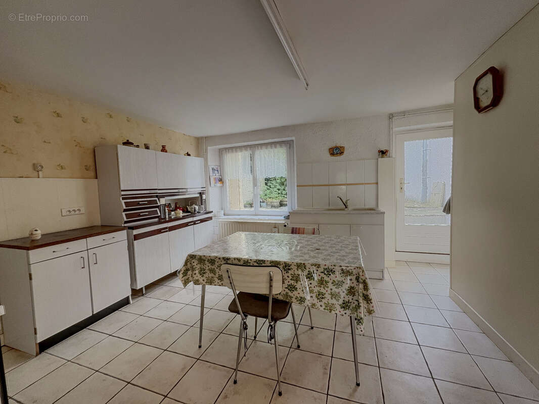 Maison à MONTECHEROUX