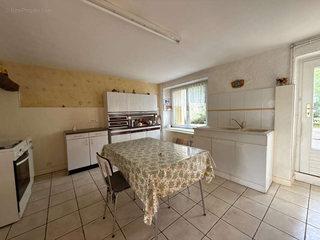 Maison à MONTECHEROUX