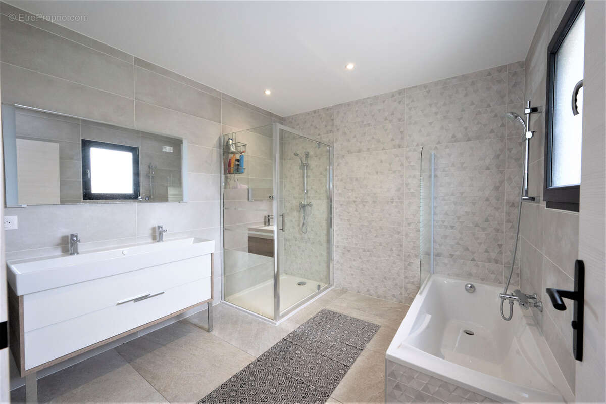 Maison à ROMANS-SUR-ISERE