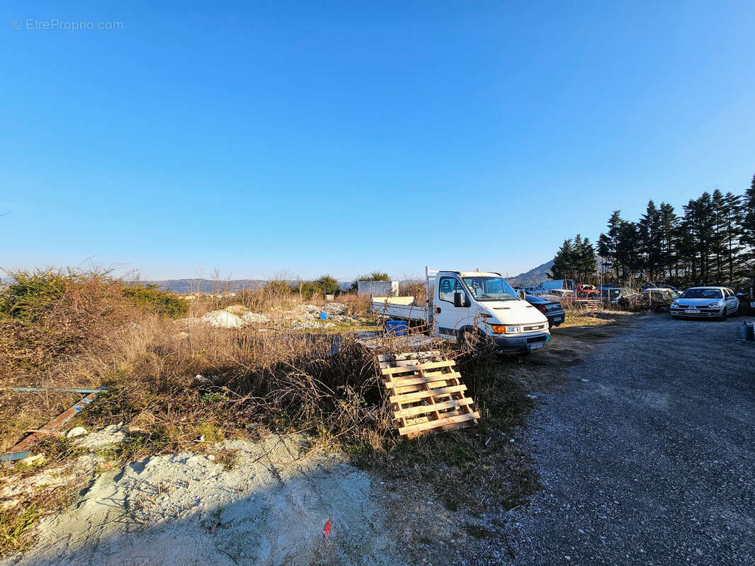 Commerce à SAINT-SERNIN