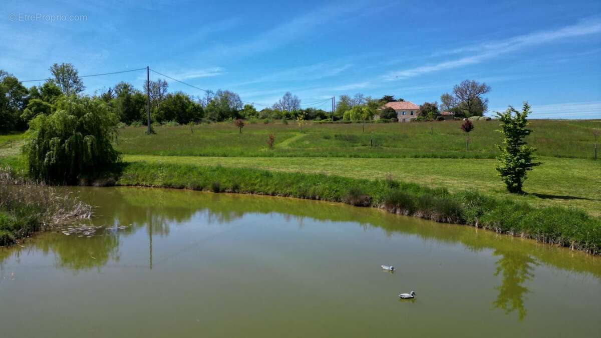 Maison à VIC-FEZENSAC