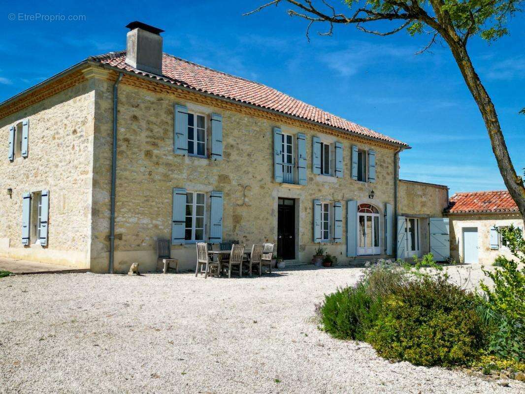 Maison à VIC-FEZENSAC