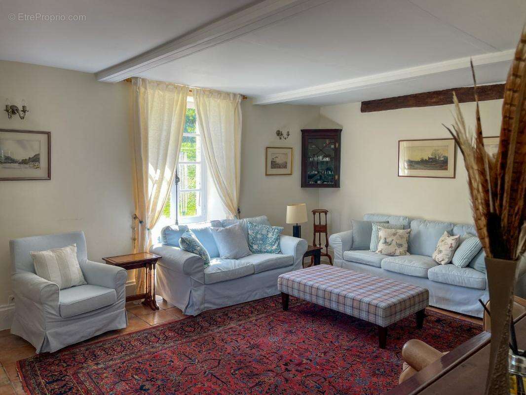 Maison à VIC-FEZENSAC