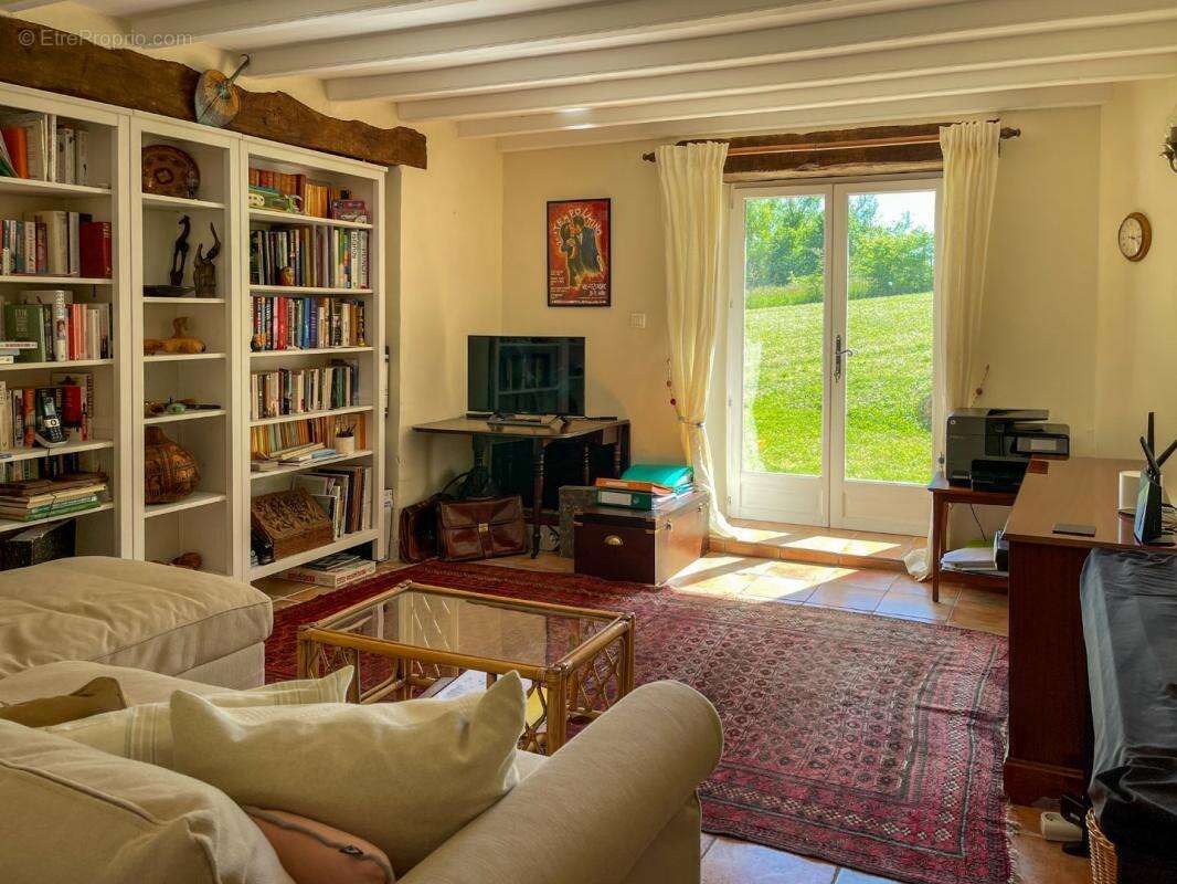 Maison à VIC-FEZENSAC