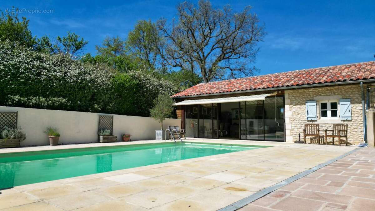 Maison à VIC-FEZENSAC