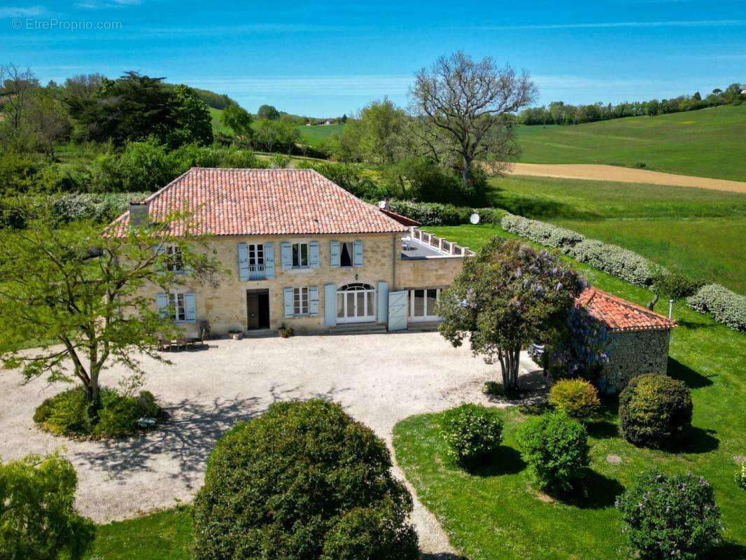 Maison à VIC-FEZENSAC