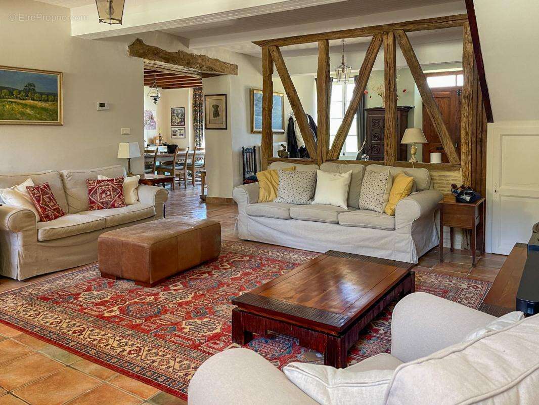 Maison à VIC-FEZENSAC