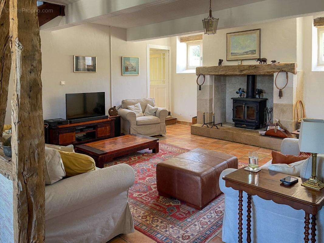 Maison à VIC-FEZENSAC