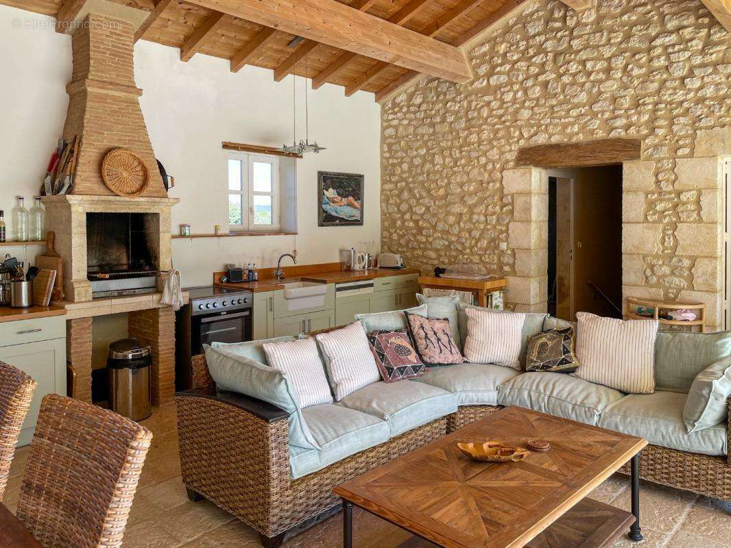 Maison à VIC-FEZENSAC