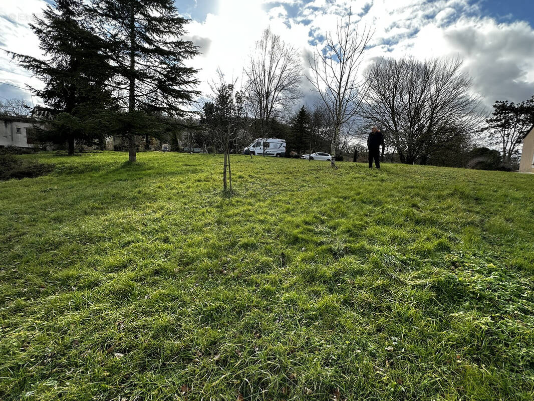 Terrain à PONT-DU-CASSE