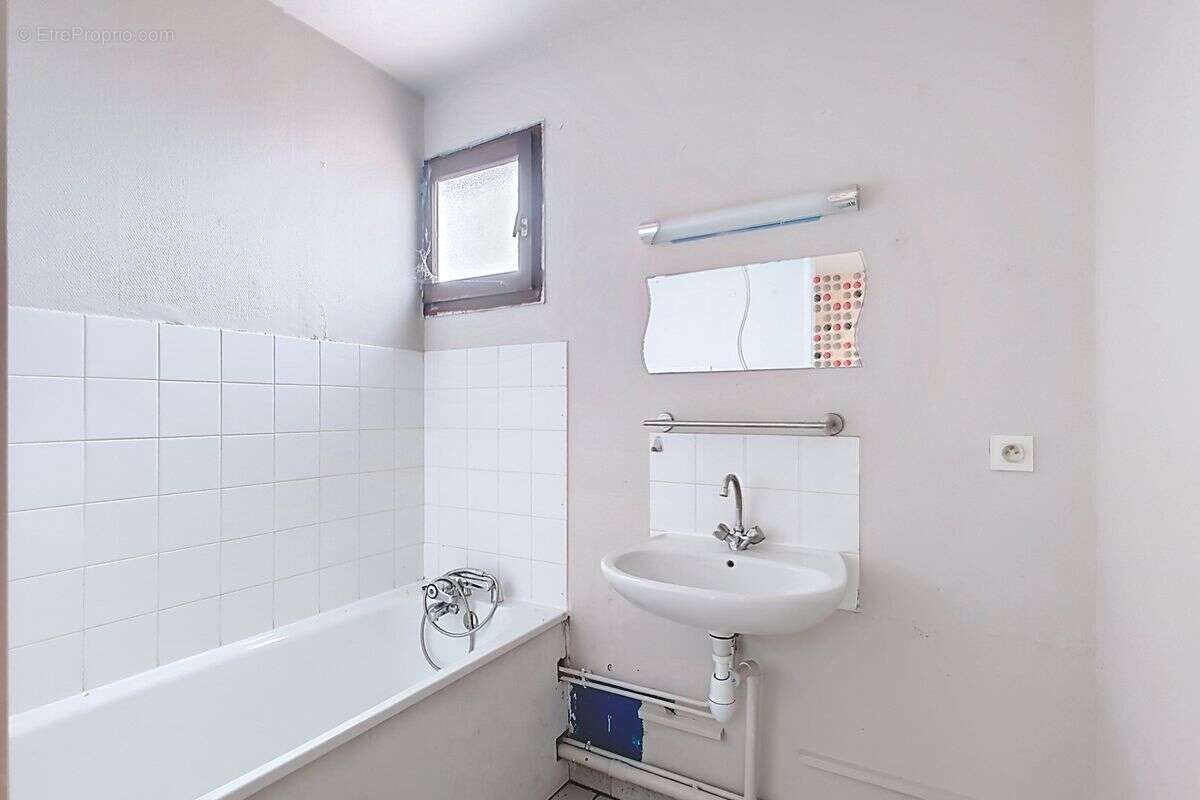 Maison à LES HALLES