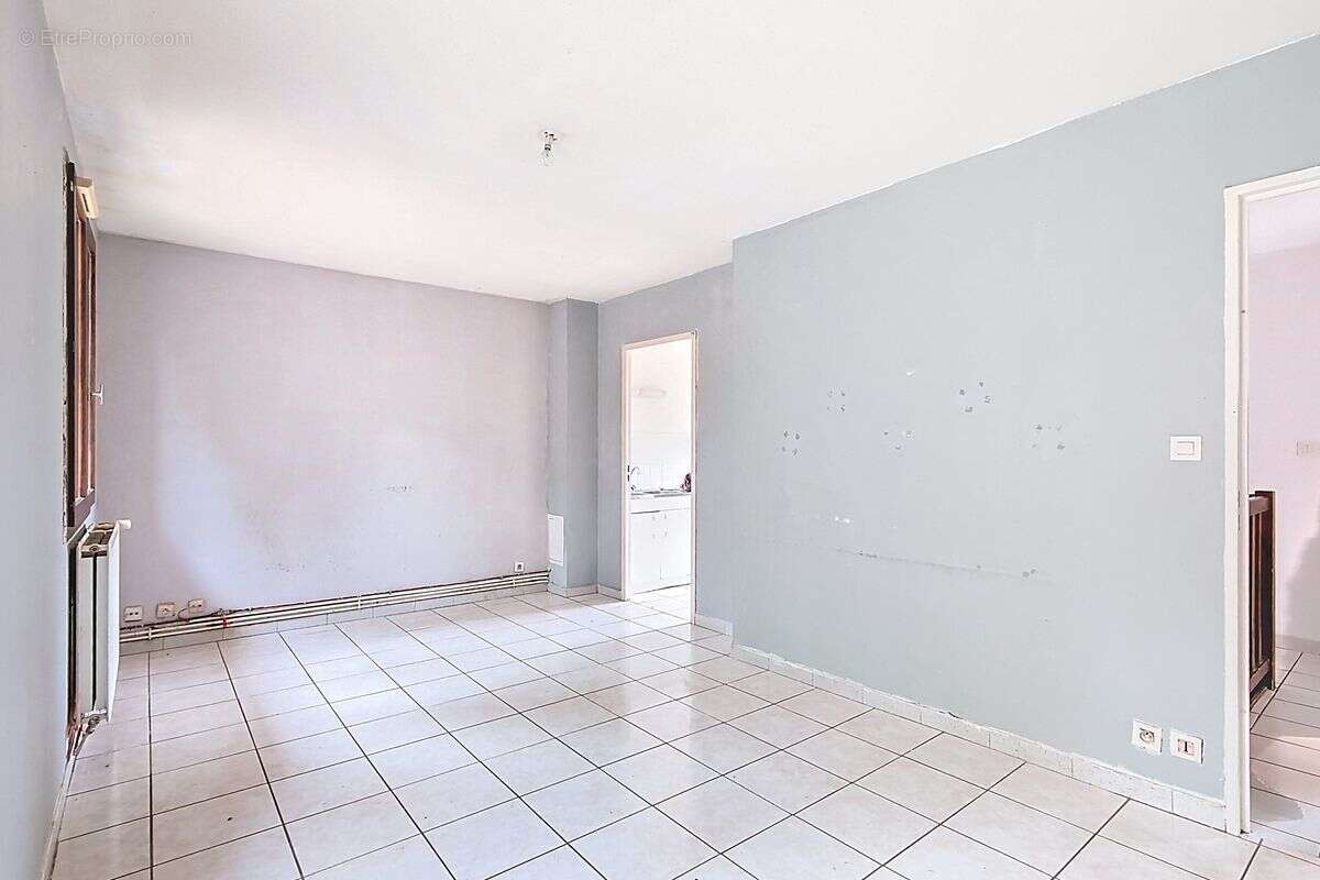 Maison à LES HALLES