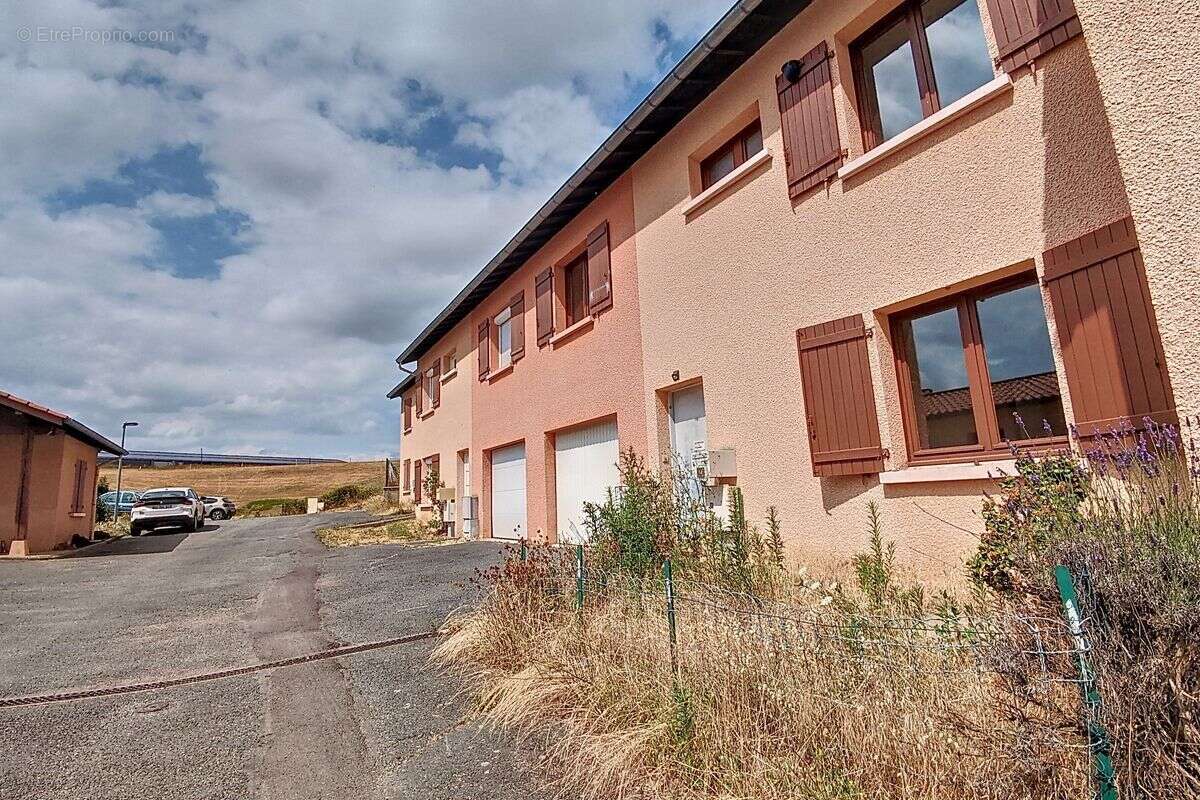 Maison à LES HALLES
