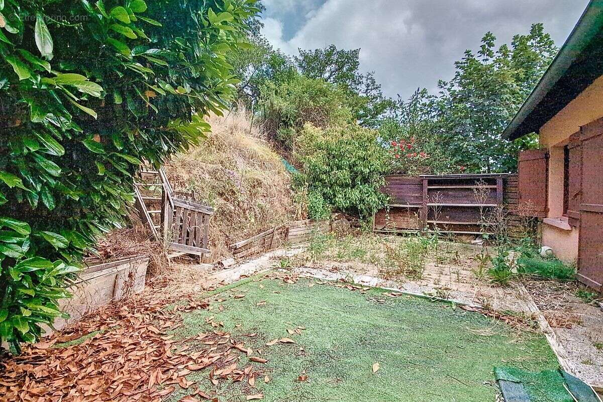 Maison à LES HALLES