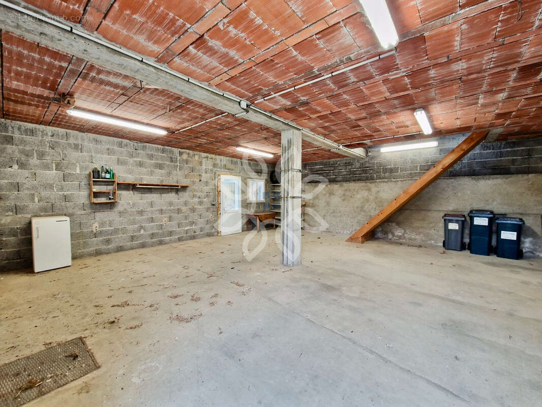 Maison à SAINT-GERMAIN-LEMBRON