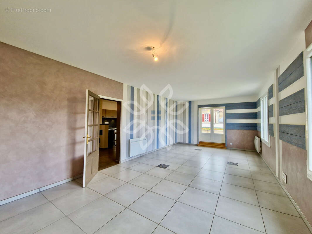 Maison à SAINT-GERMAIN-LEMBRON