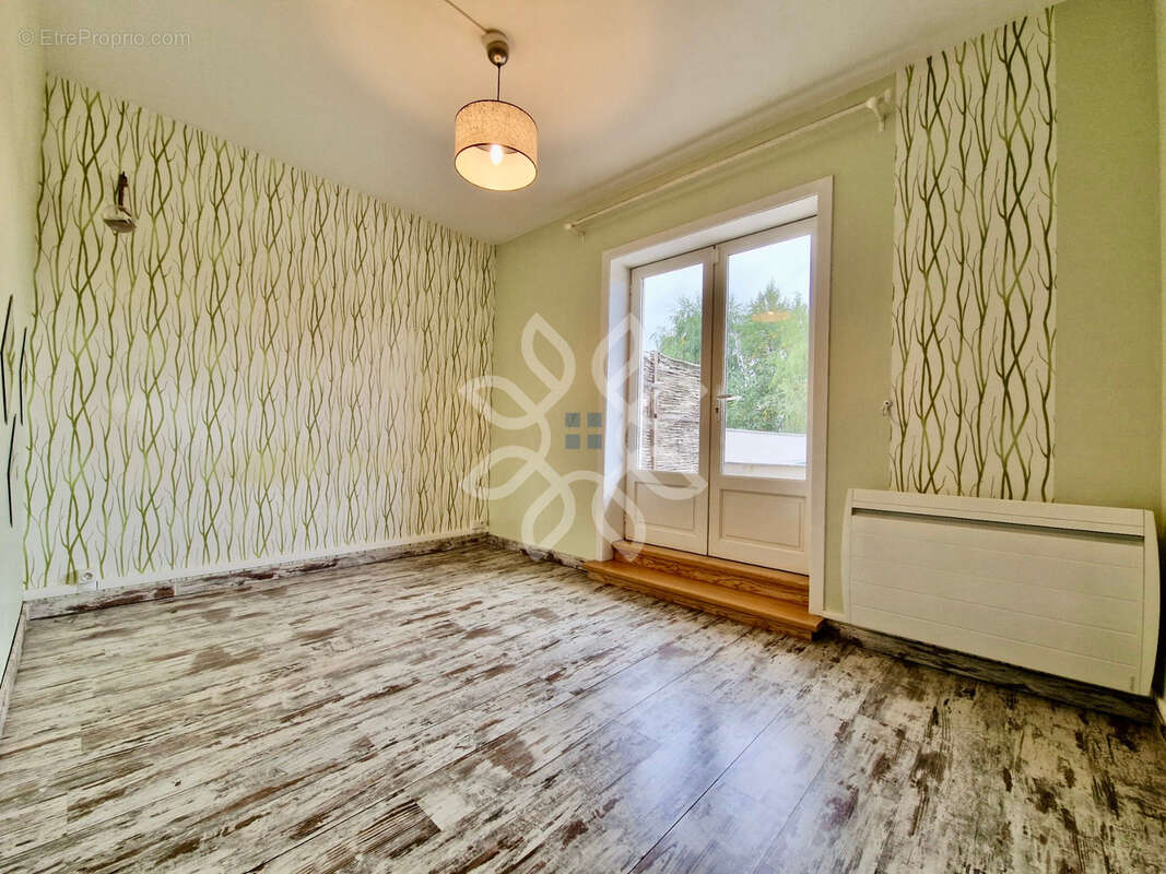 Maison à SAINT-GERMAIN-LEMBRON