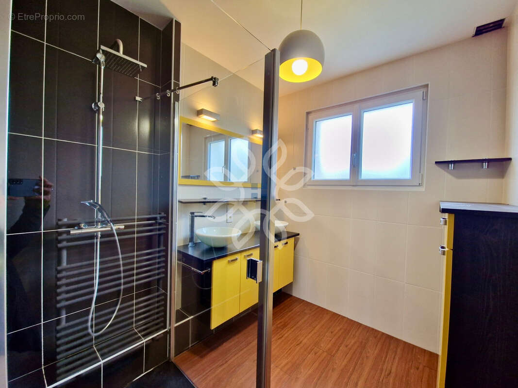 Maison à SAINT-GERMAIN-LEMBRON