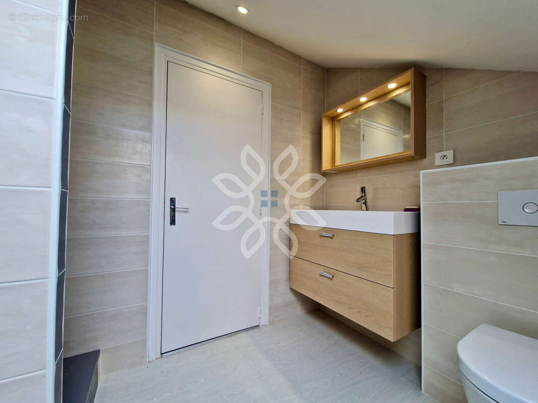 Maison à SAINT-GERMAIN-LEMBRON