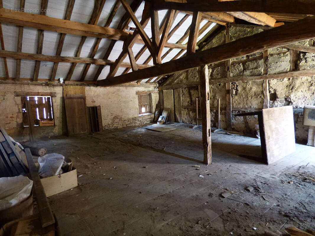 Maison à SAINT-TRIVIER-DE-COURTES