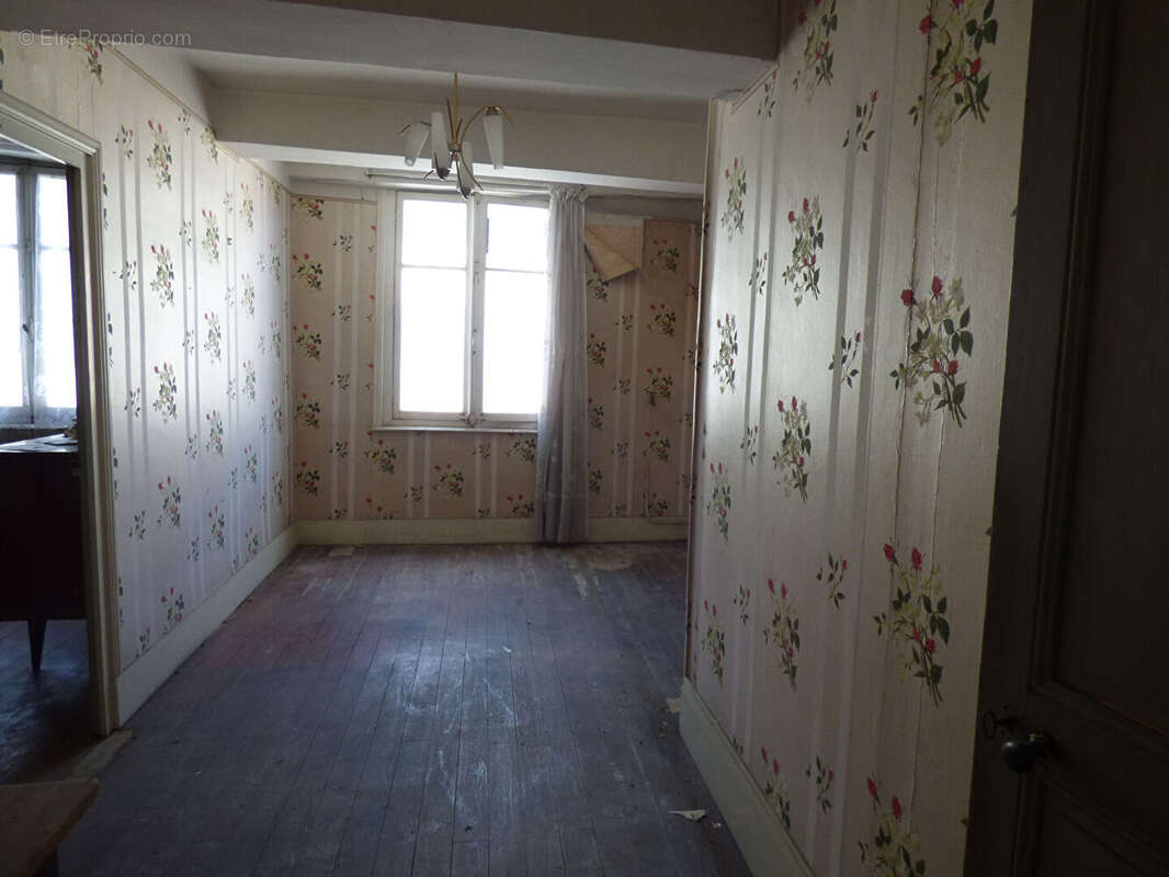 Maison à SAINT-TRIVIER-DE-COURTES