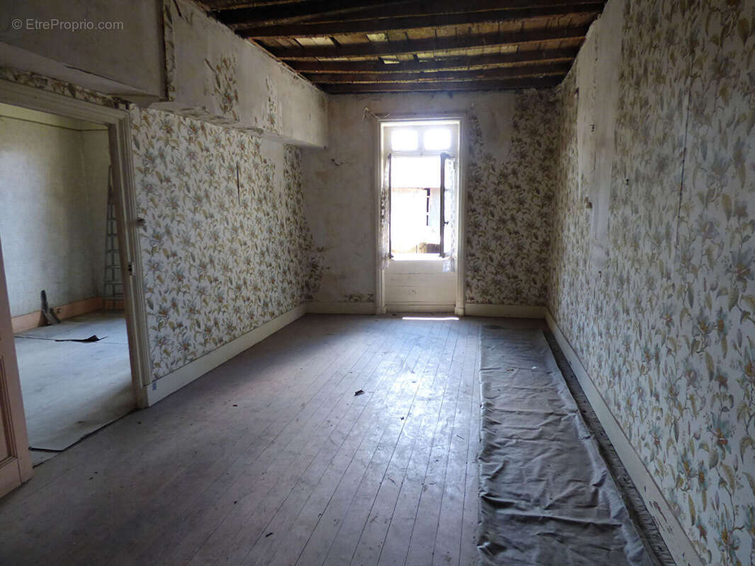 Maison à SAINT-TRIVIER-DE-COURTES