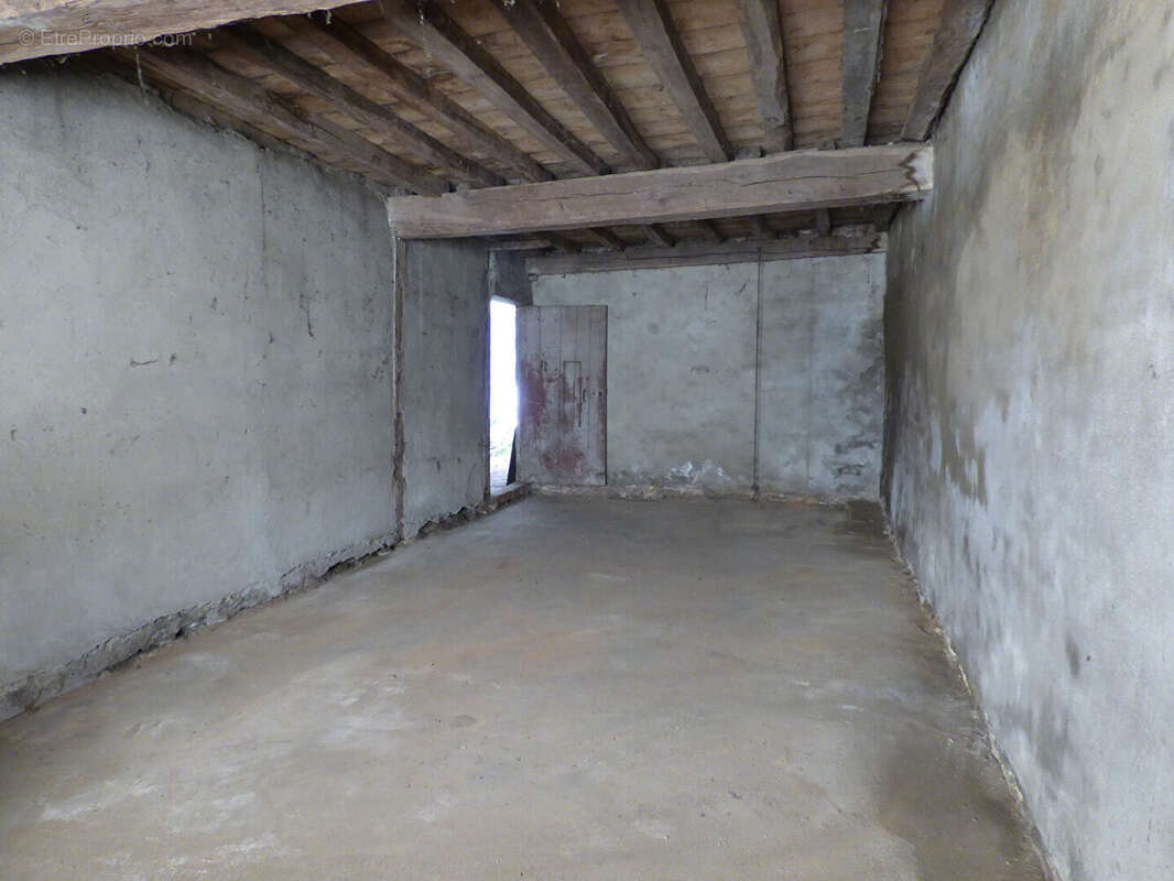 Maison à SAINT-TRIVIER-DE-COURTES