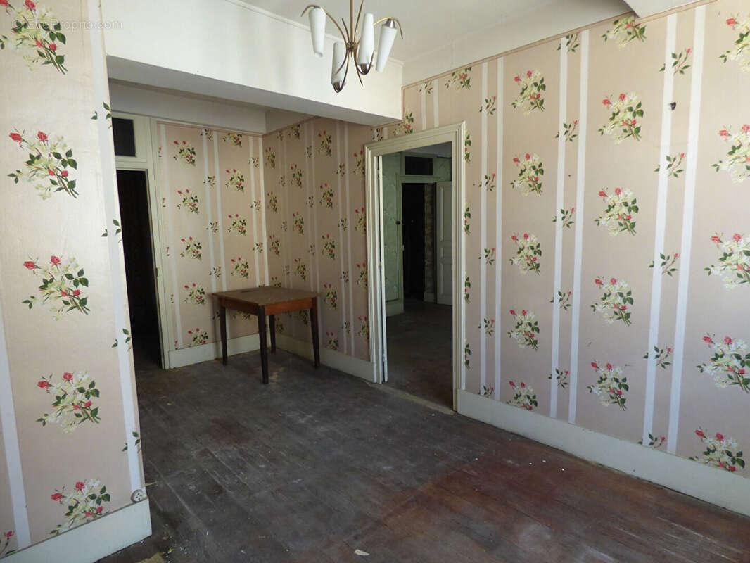 Maison à SAINT-TRIVIER-DE-COURTES