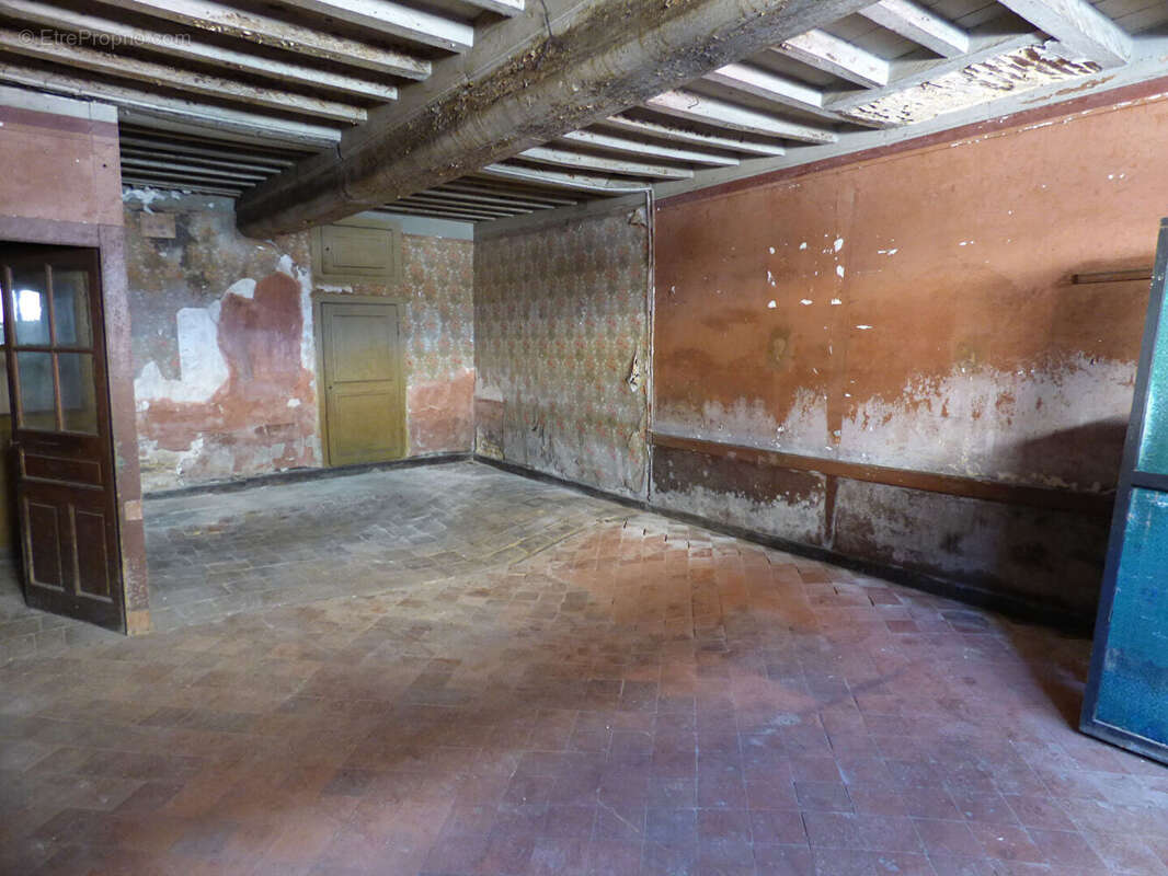 Maison à SAINT-TRIVIER-DE-COURTES